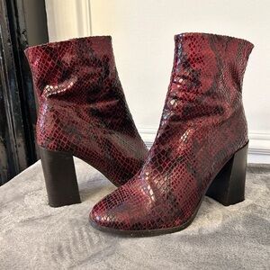 Chic Burgundy Snake Print Heeled Boots